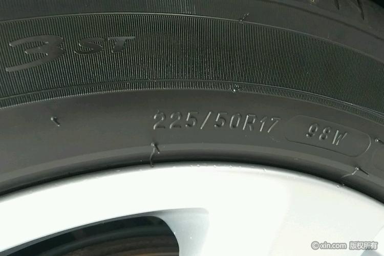 沃尔沃v40轮胎型号 沃尔沃v40轮胎型号是多少