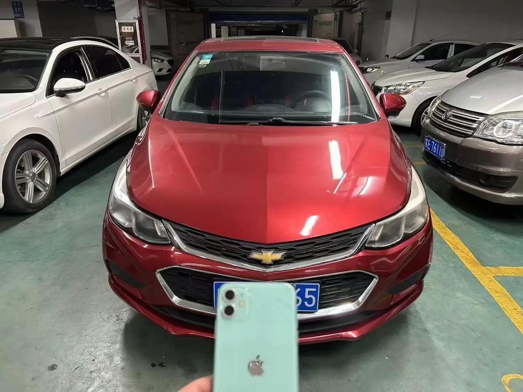 红色雪佛兰科鲁兹图片 红色雪佛兰车多少钱