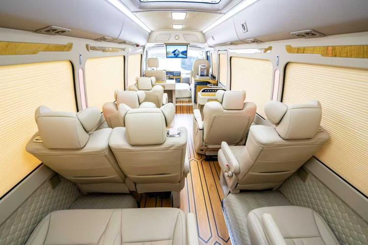 丰田商务考斯特7座(丰田商务考斯特7座高配价格)