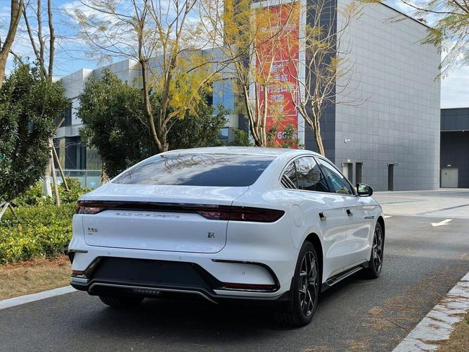 比亚迪汉创世版(比亚迪汉创世版715尊荣型)