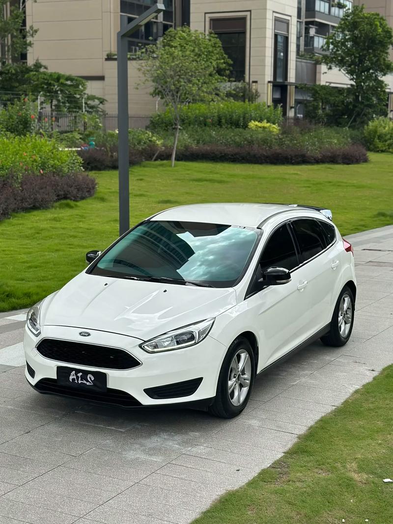 福克斯两厢车身尺寸(福克斯两厢车长宽高)