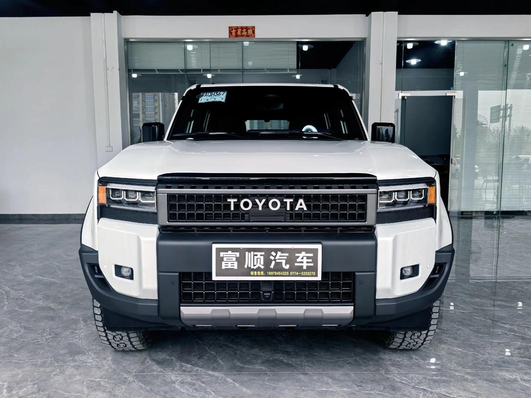 【丰田普拉多2024款报价及图片及价格,丰田普拉多2025款图片】