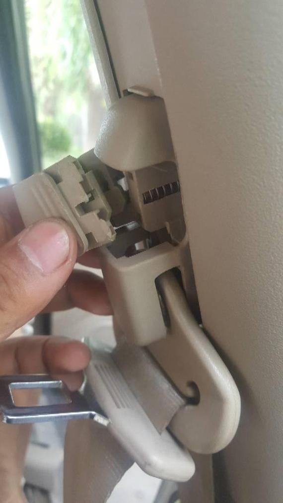 安全带扣怎么拆开/安全带扣怎么拆装